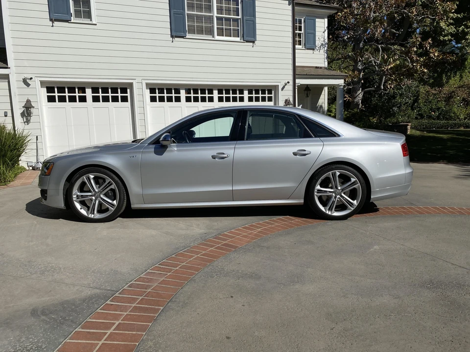 2013 Audi D4 S8 - Image 12 of 31
