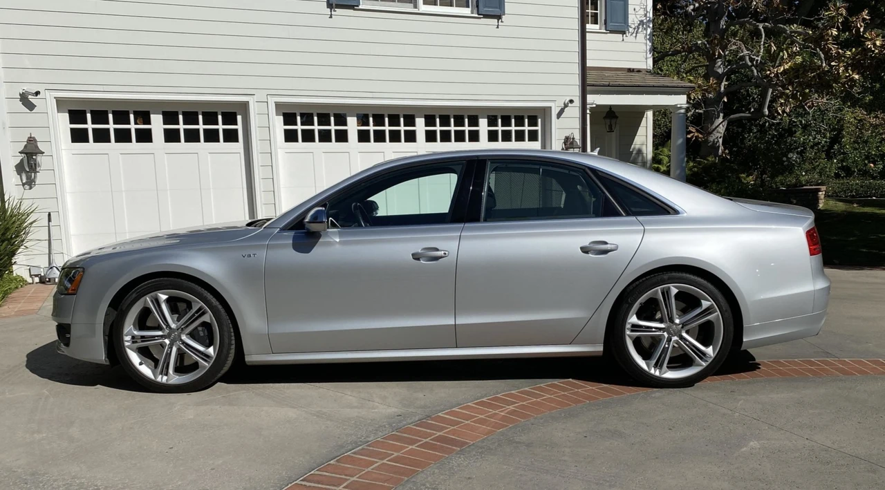 2013 Audi D4 S8 - Image 14 of 31