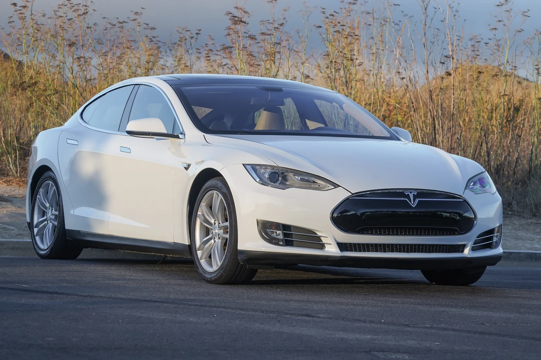 2013 Tesla Model S - Image 17 of 31