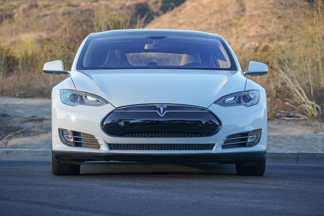 2013 Tesla Model S - Image 11 of 31