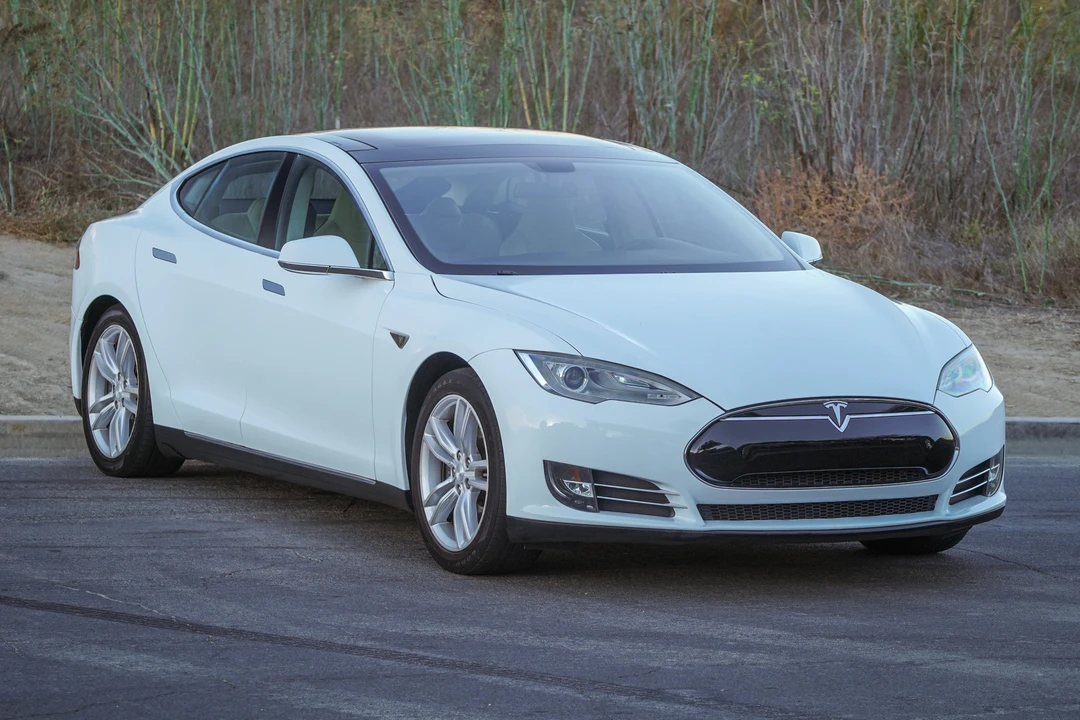 2013 Tesla Model S - Image 15 of 31