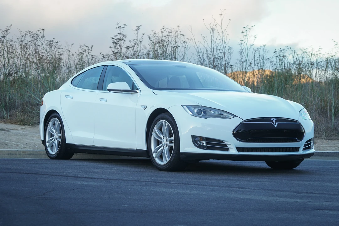 2013 Tesla Model S - Image 16 of 31