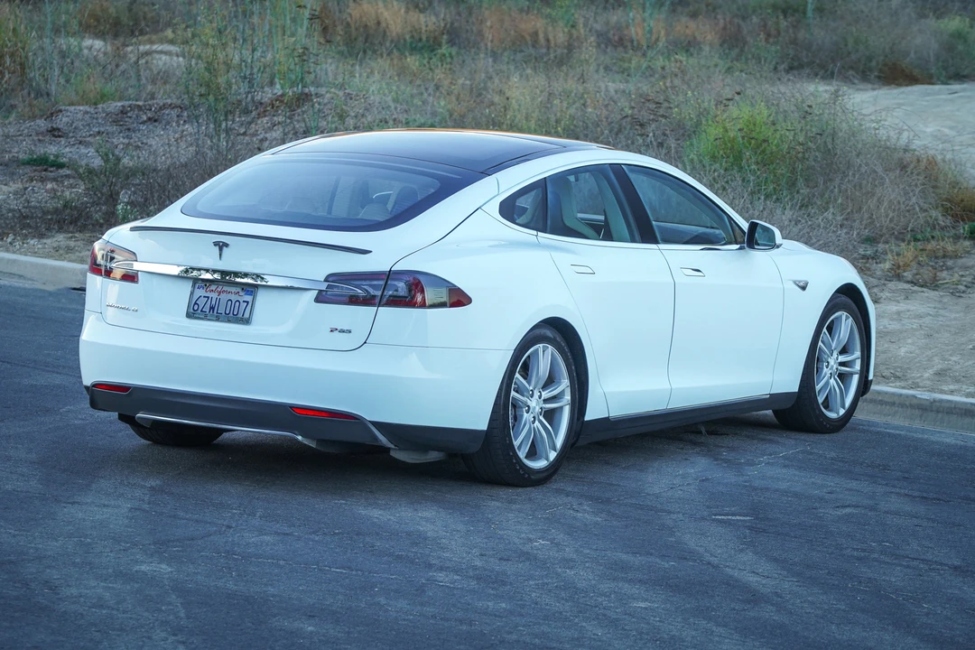 2013 Tesla Model S - Image 19 of 31
