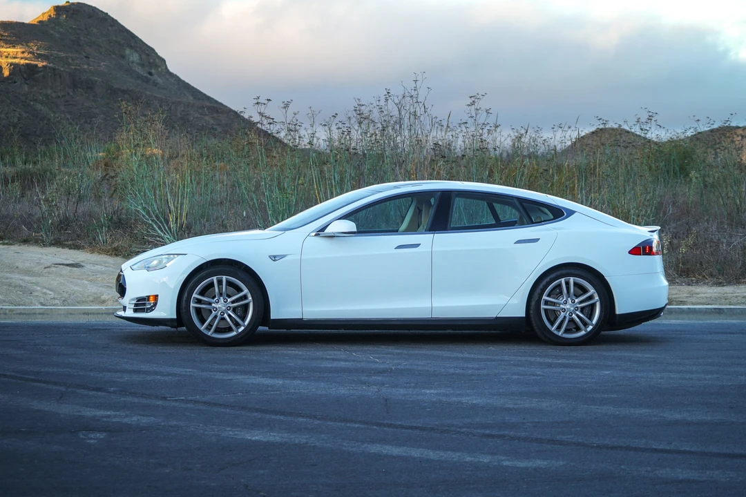 2013 Tesla Model S - Image 23 of 31