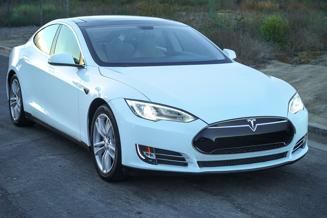 2013 Tesla Model S - Image 27 of 31