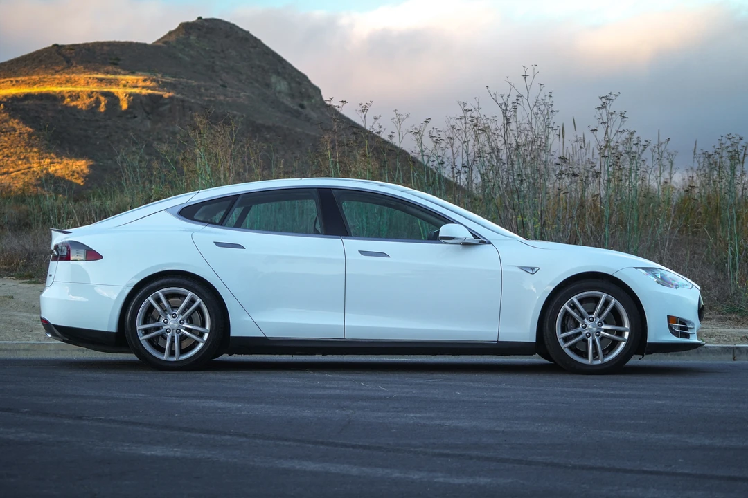2013 Tesla Model S - Image 18 of 31