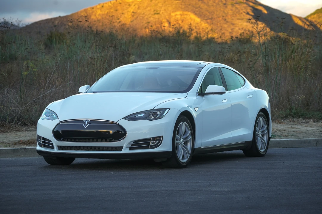 2013 Tesla Model S - Image 5 of 31