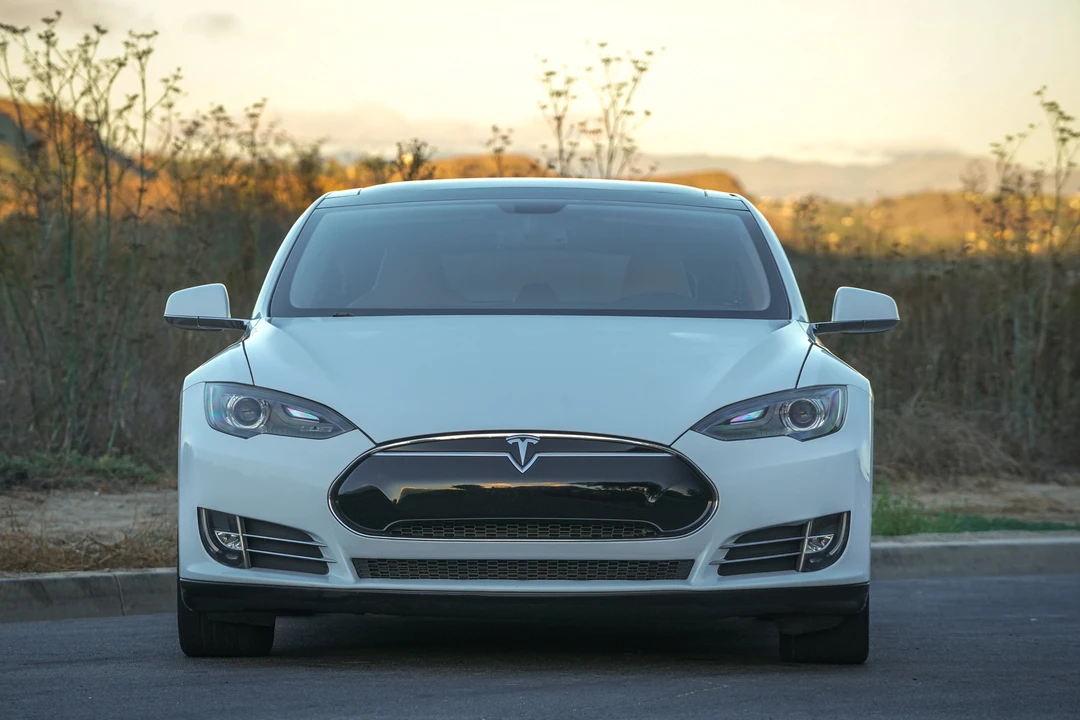2013 Tesla Model S - Image 13 of 31