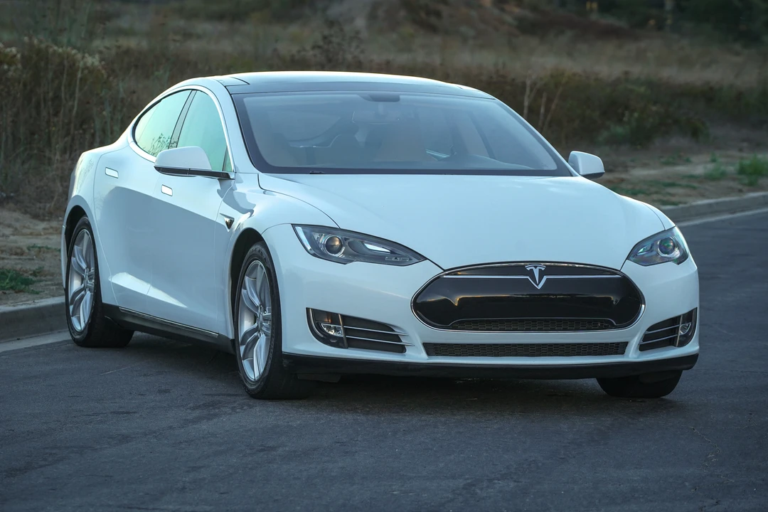 2013 Tesla Model S - Image 14 of 31