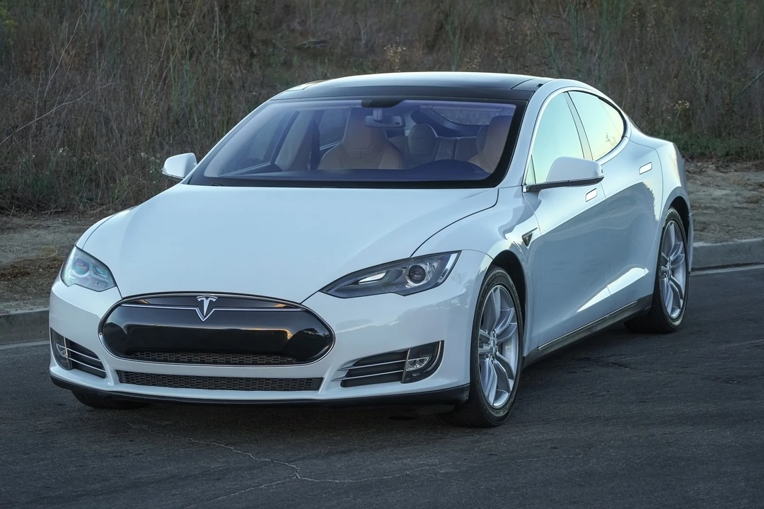 2013 Tesla Model S - Image 9 of 31