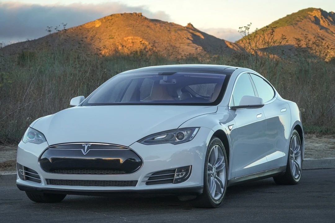 2013 Tesla Model S - Image 8 of 31