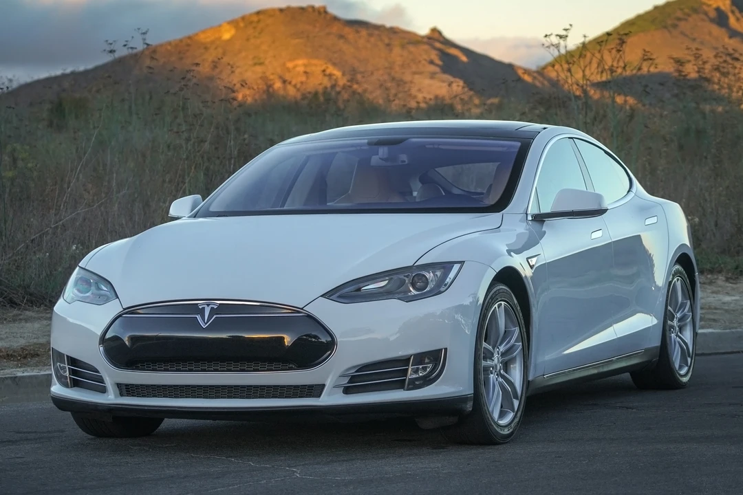 2013 Tesla Model S - Image 10 of 31