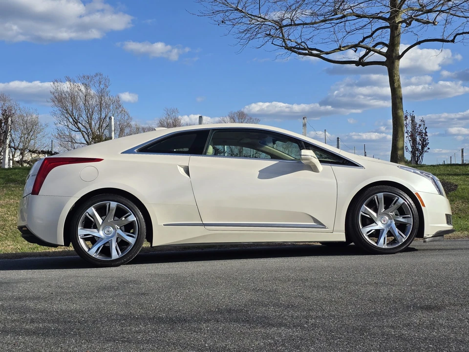 2014 Cadillac ELR - Image 24 of 31