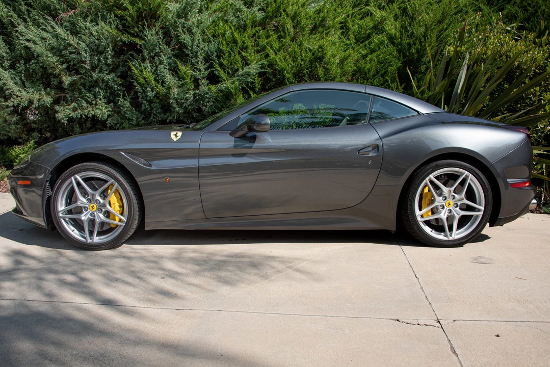 2016 Ferrari California T - Image 2 of 31