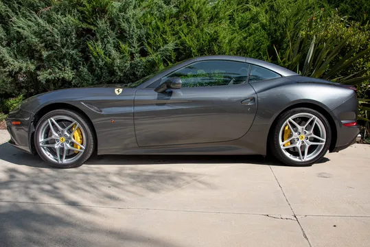 2016 Ferrari California T - Image 2 of 31