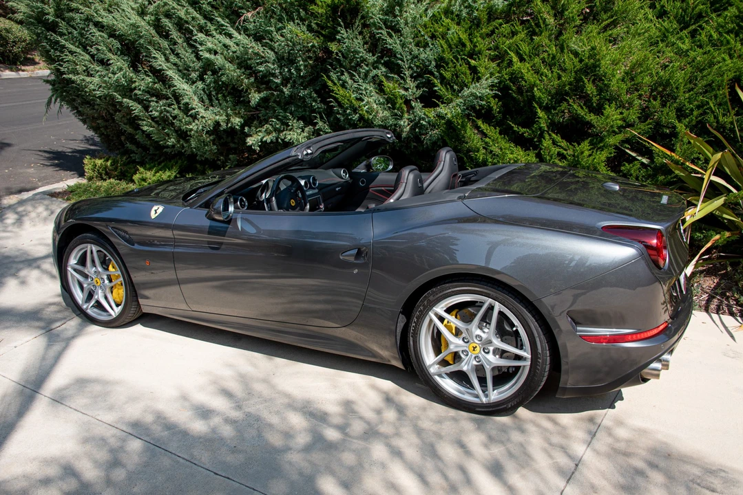 2016 Ferrari California T - Image 7 of 31