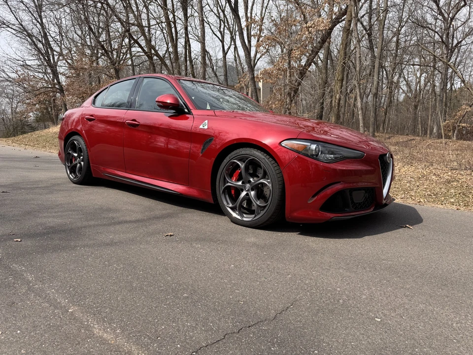 2017 Alfa Romeo Giulia Quadrifoglio - Image 13 of 31