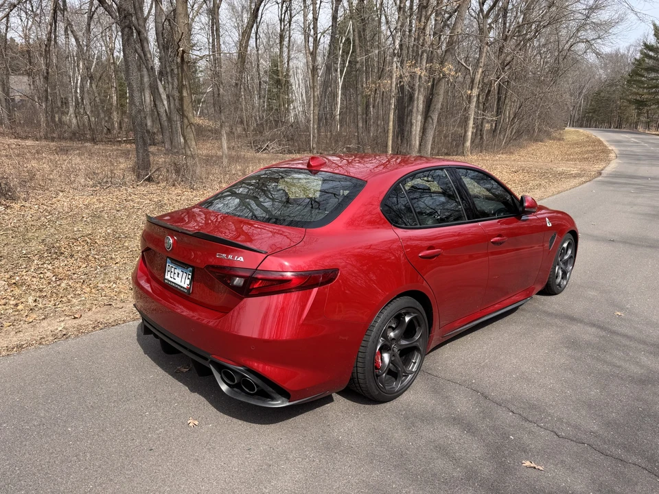 2017 Alfa Romeo Giulia Quadrifoglio - Image 23 of 31
