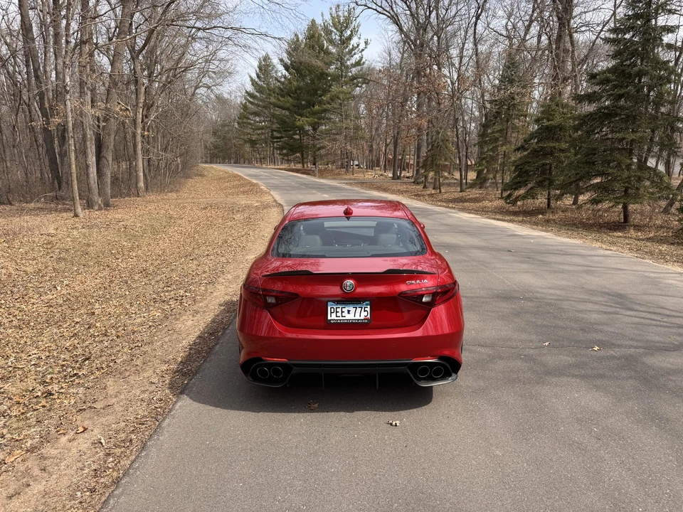 2017 Alfa Romeo Giulia Quadrifoglio - Image 27 of 31
