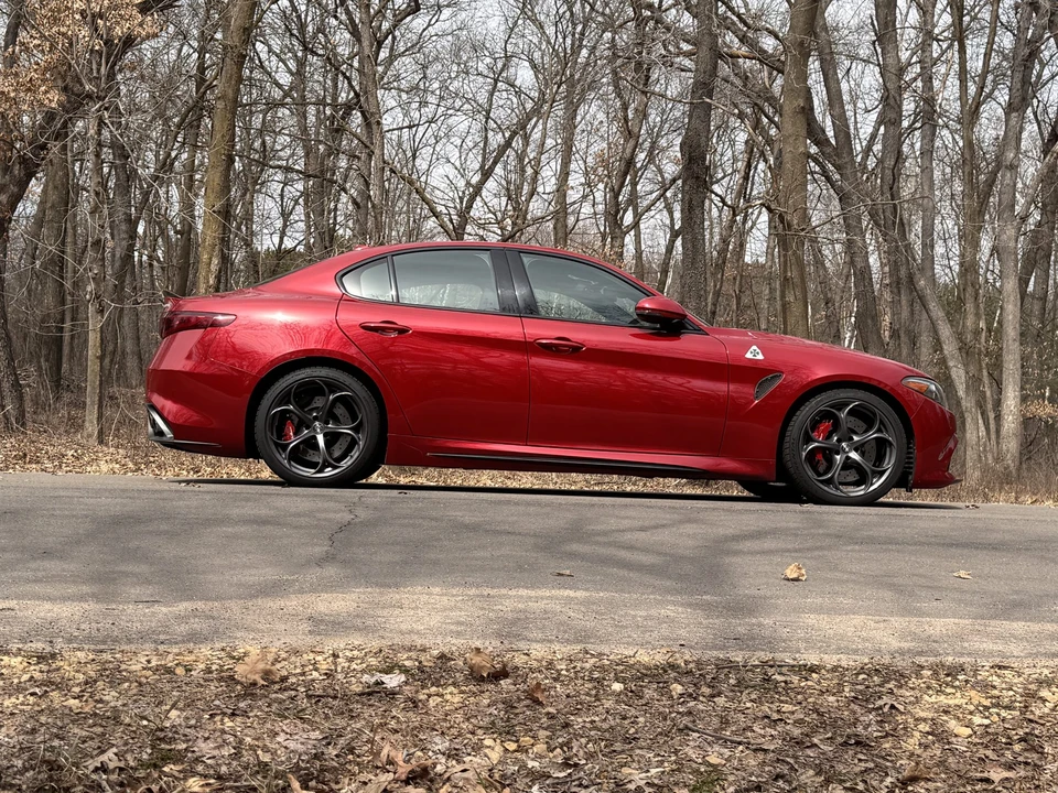 2017 Alfa Romeo Giulia Quadrifoglio - Image 19 of 31