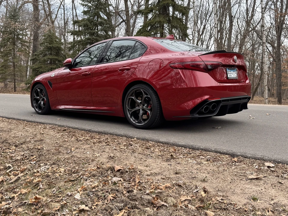2017 Alfa Romeo Giulia Quadrifoglio - Image 28 of 31