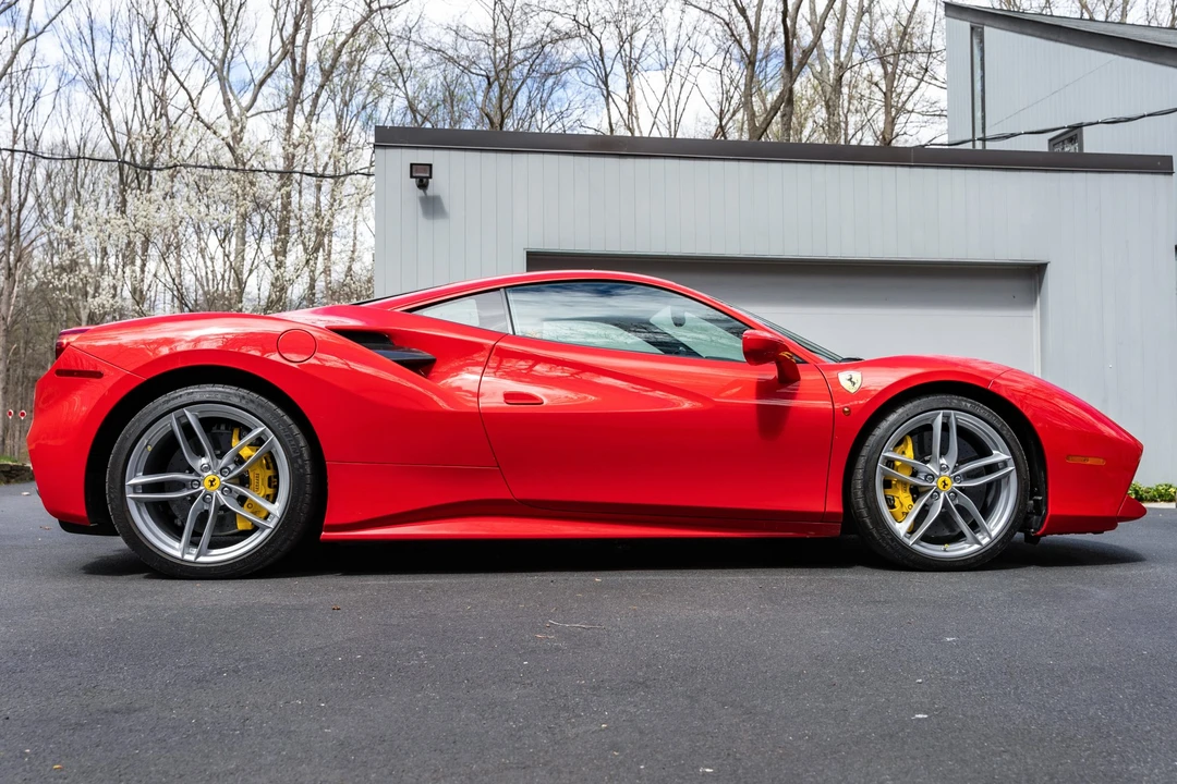 2018 Ferrari 488 GTB - Image 8 of 31