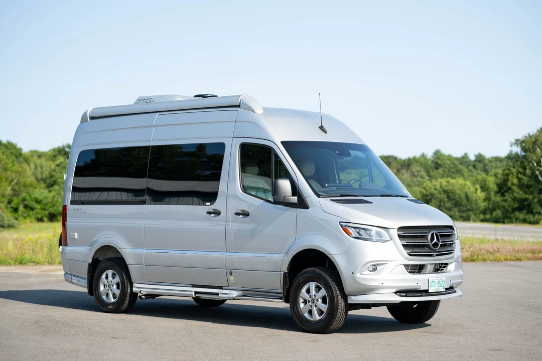 2019 Airstream - Image 4 of 31