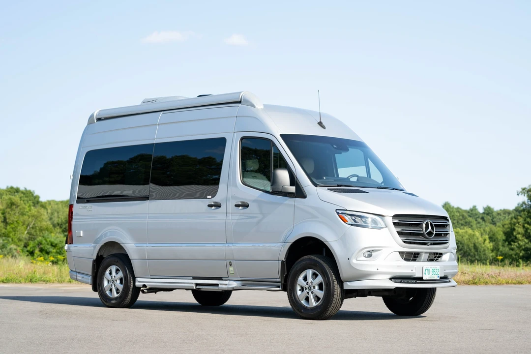 2019 Airstream - Image 5 of 31