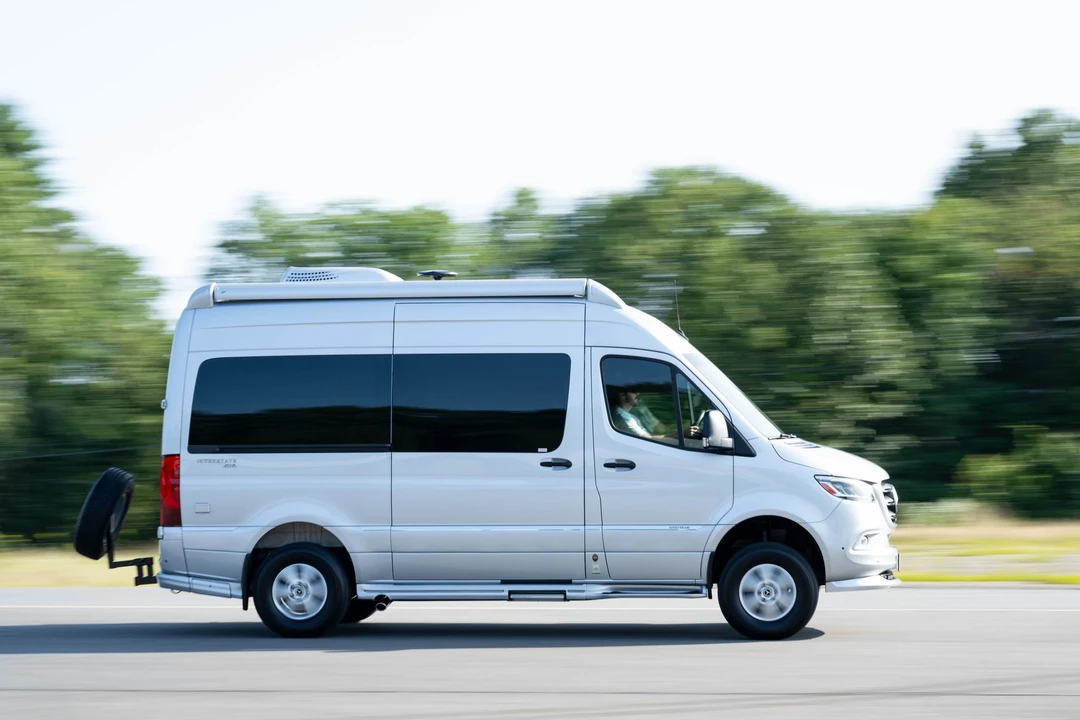 2019 Airstream - Image 12 of 31