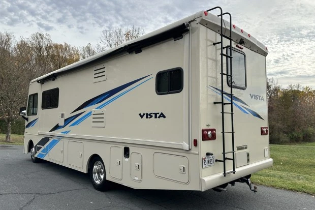 2019 Winnebago - Image 2 of 10