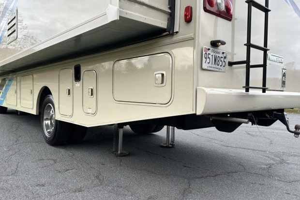2019 Winnebago - Image 10 of 10