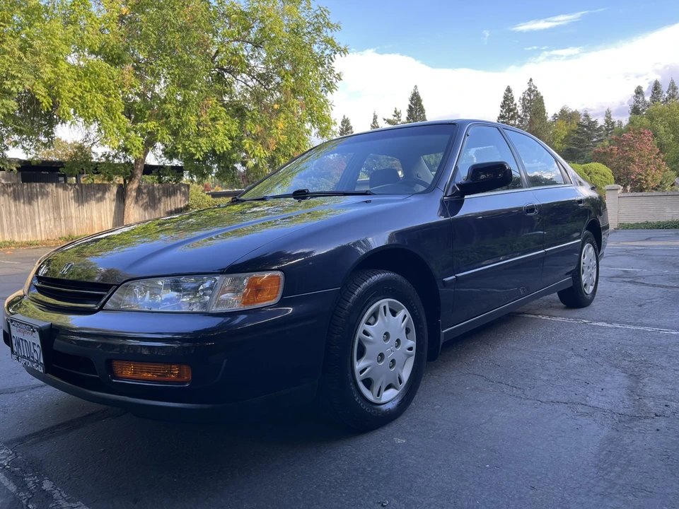 1995 Honda Accord 5th Gen - Image 5 of 31