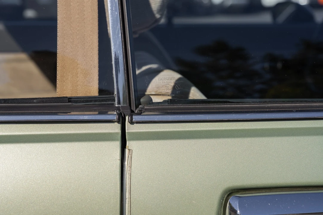 1982 Mazda - Image 28 of 31