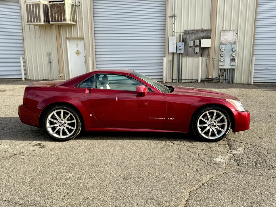2006 Cadillac XLR-V - Image 22 of 31