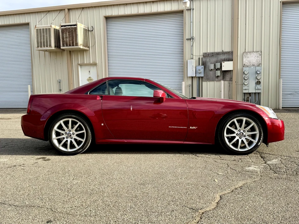 2006 Cadillac XLR-V - Image 23 of 31