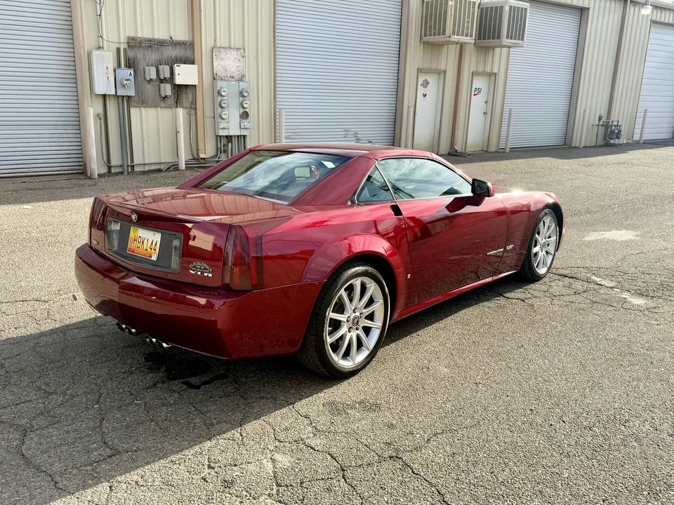 2006 Cadillac XLR-V - Image 18 of 31