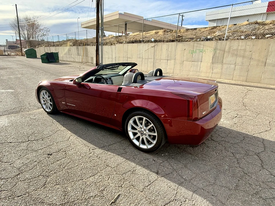 2006 Cadillac XLR-V - Image 12 of 31