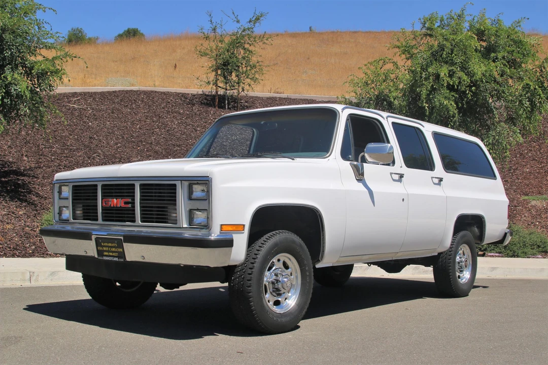 1985 GMC Suburban 7th Gen - Image 3 of 31