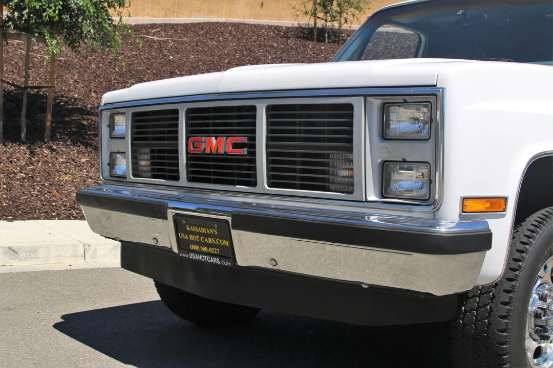 1985 GMC Suburban 7th Gen - Image 28 of 31
