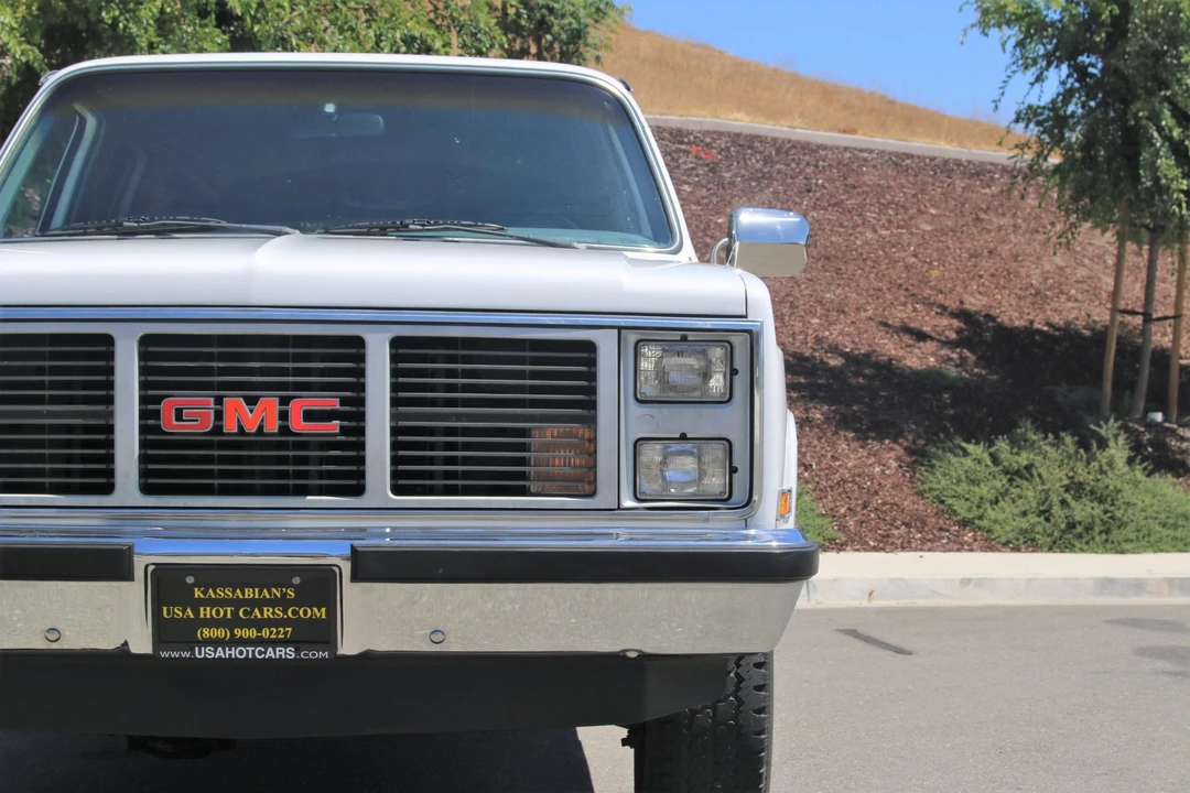1985 GMC Suburban 7th Gen - Image 26 of 31