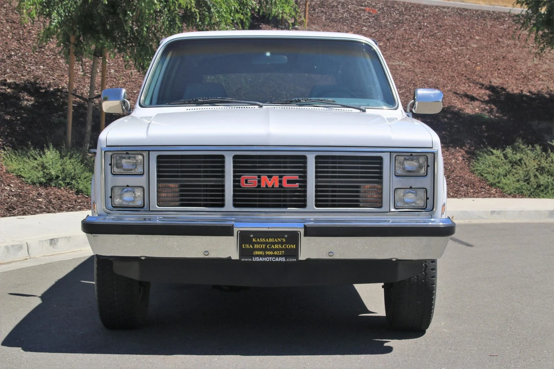 1985 GMC Suburban 7th Gen - Image 24 of 31