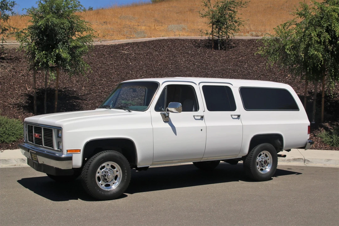1985 GMC Suburban 7th Gen - Image 4 of 31