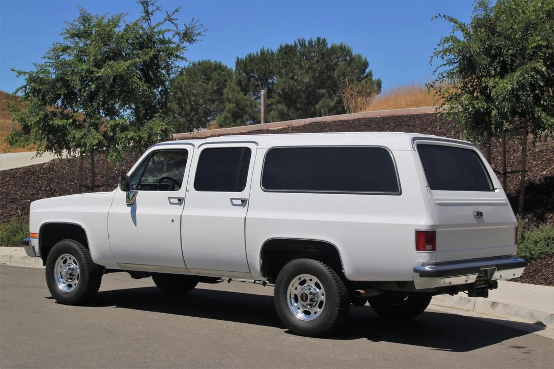 1985 GMC Suburban 7th Gen - Image 14 of 31