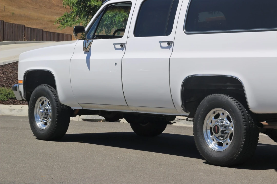 1985 GMC Suburban 7th Gen - Image 29 of 31