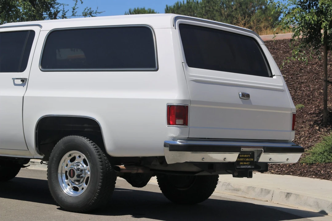 1985 GMC Suburban 7th Gen - Image 30 of 31