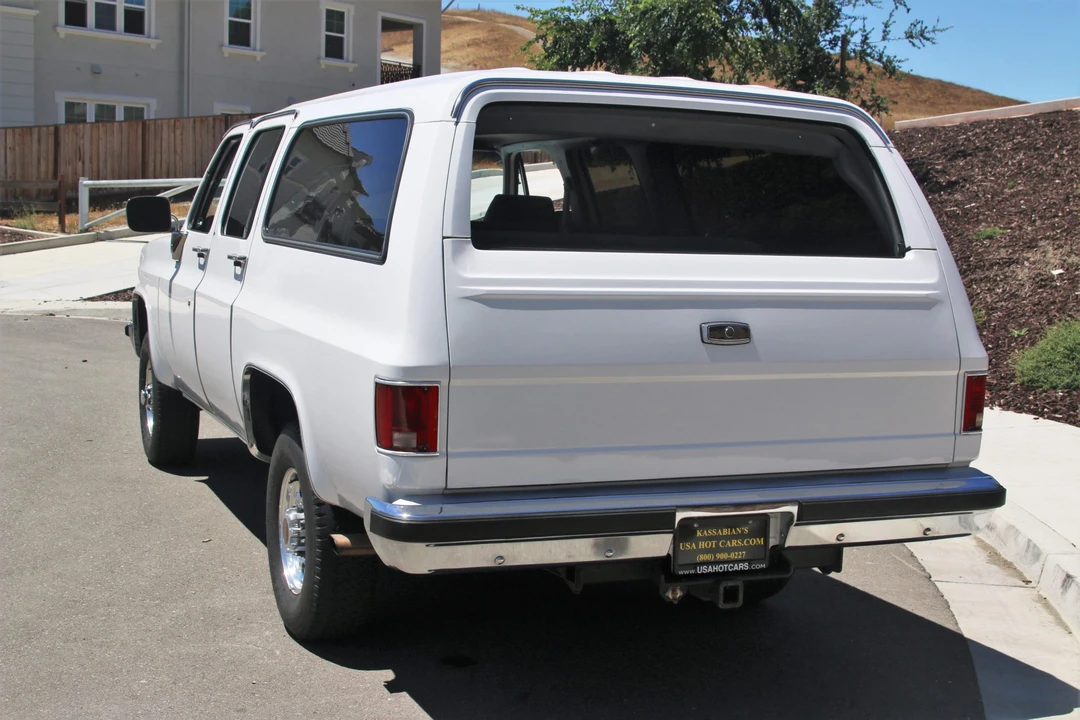 1985 GMC Suburban 7th Gen - Image 15 of 31