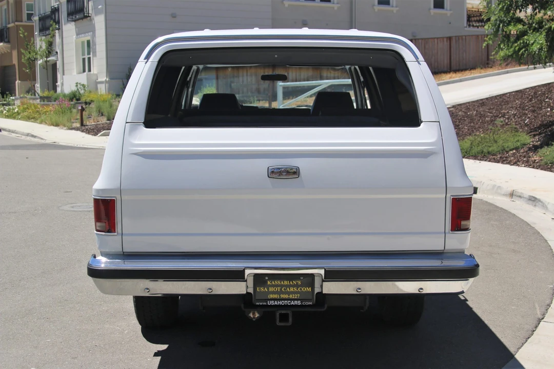 1985 GMC Suburban 7th Gen - Image 17 of 31