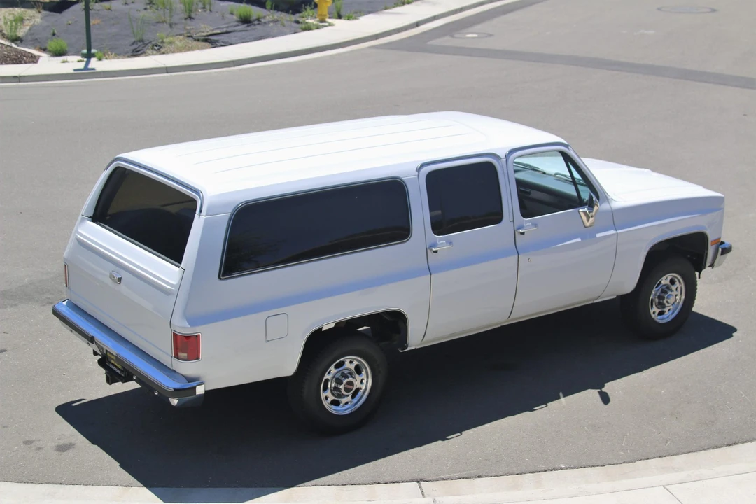 1985 GMC Suburban 7th Gen - Image 22 of 31