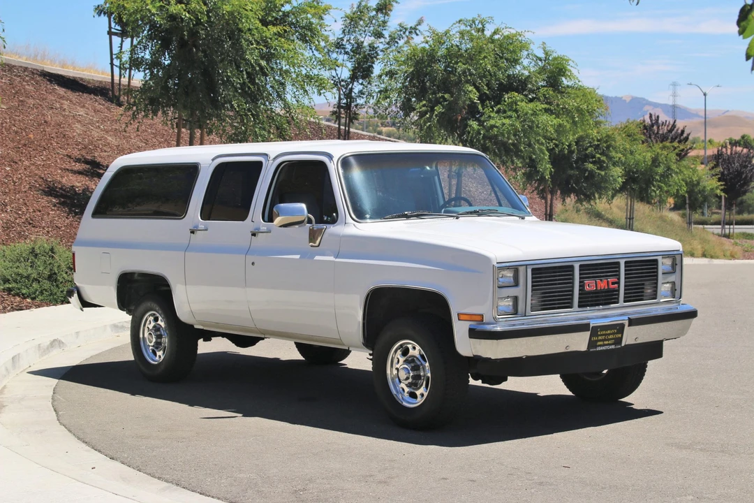 1985 GMC Suburban 7th Gen - Image 11 of 31