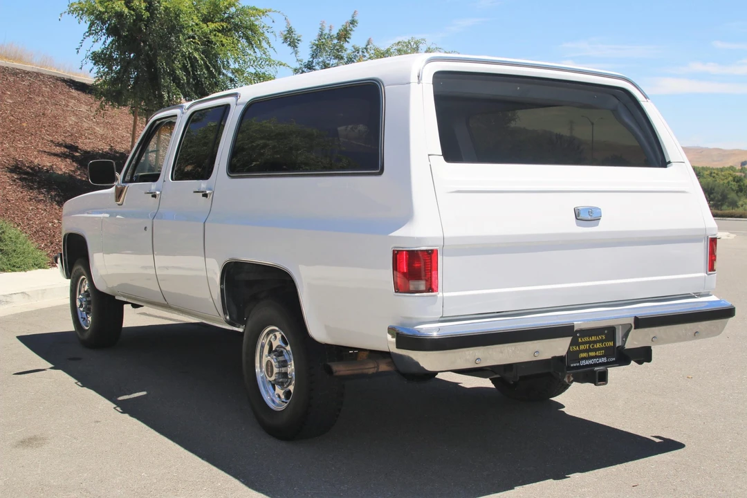 1985 GMC Suburban 7th Gen - Image 16 of 31